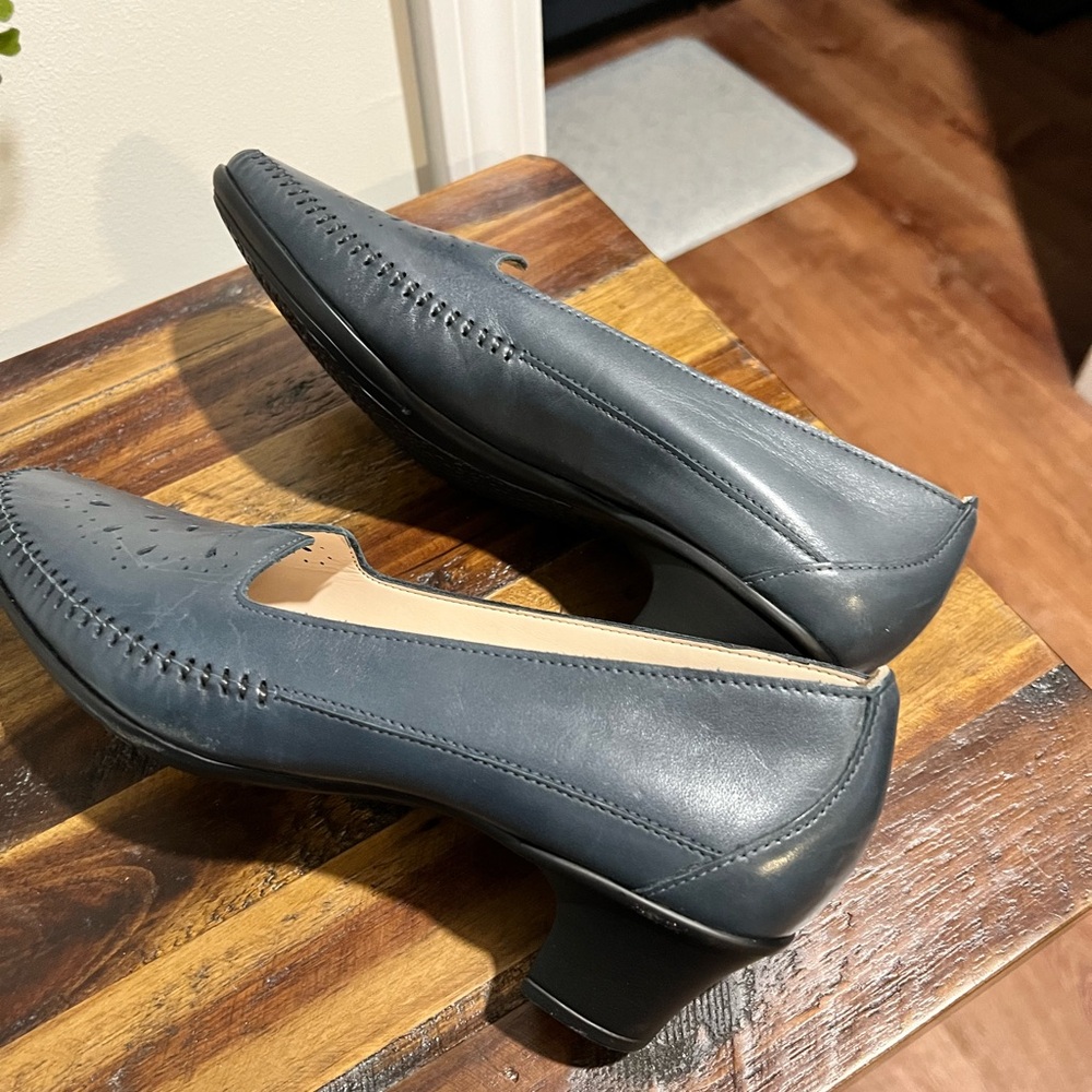 SAS Women's Dark Navy Leather Flats - Picture 8 of 11